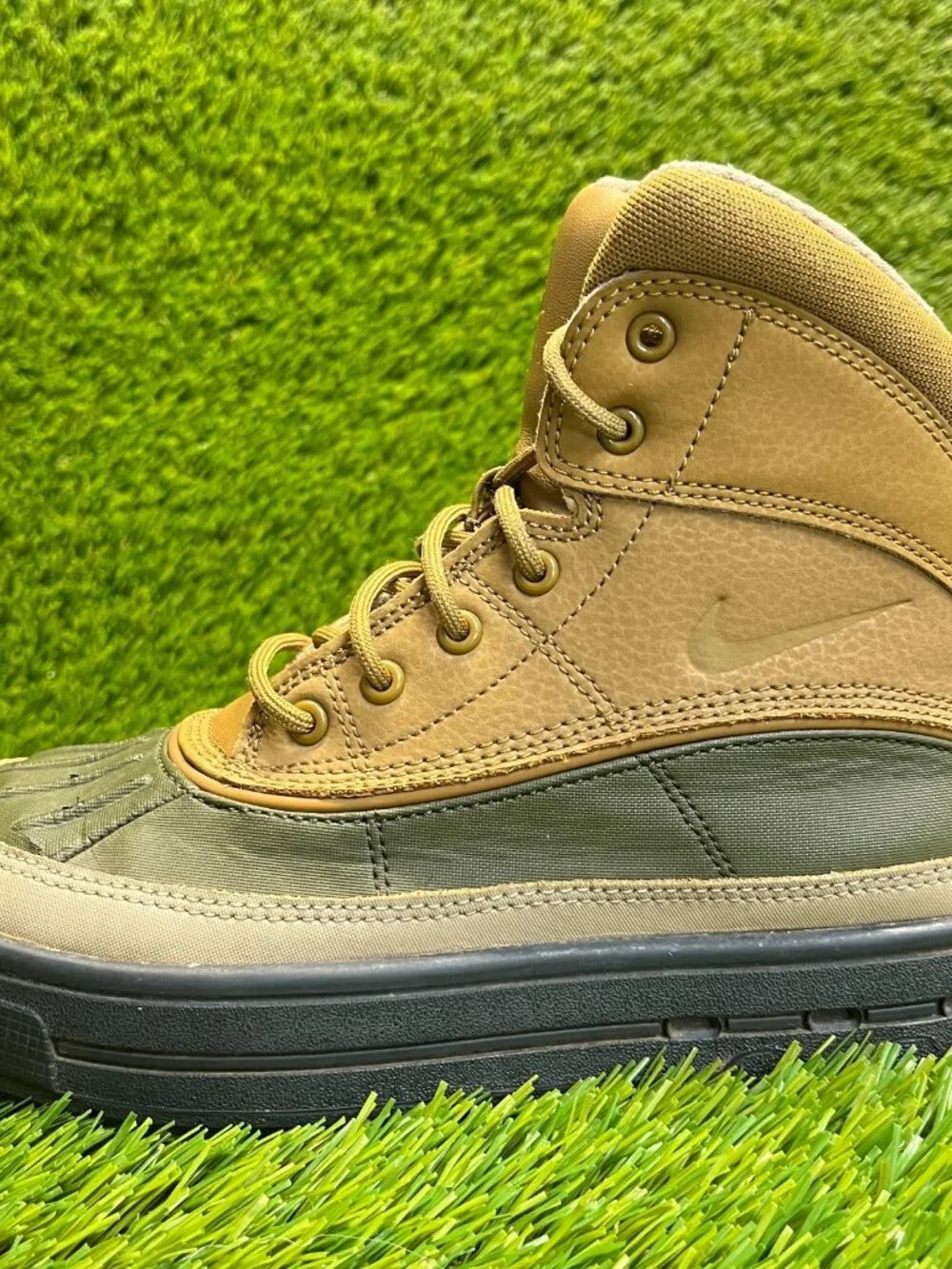 Nike Woodside 2 High ACG Boys Size 4.5Y Brown Green Black Hiking Boot‎ Shoes